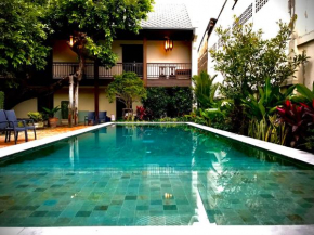 Отель Villa Phra Sumen Bangkok  Бангкок